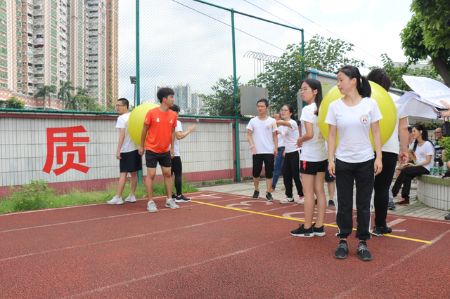 调整姿势，“螃蟹步”走起